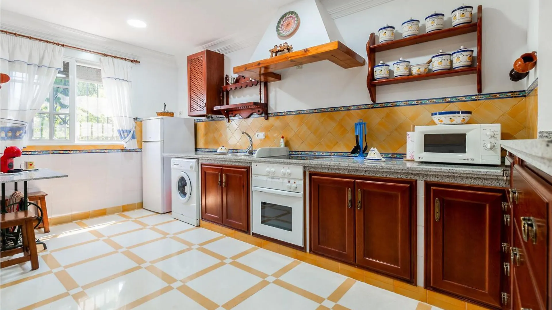 Holiday home 5 Bedroom Nice Home In Aguilar De La Frontera